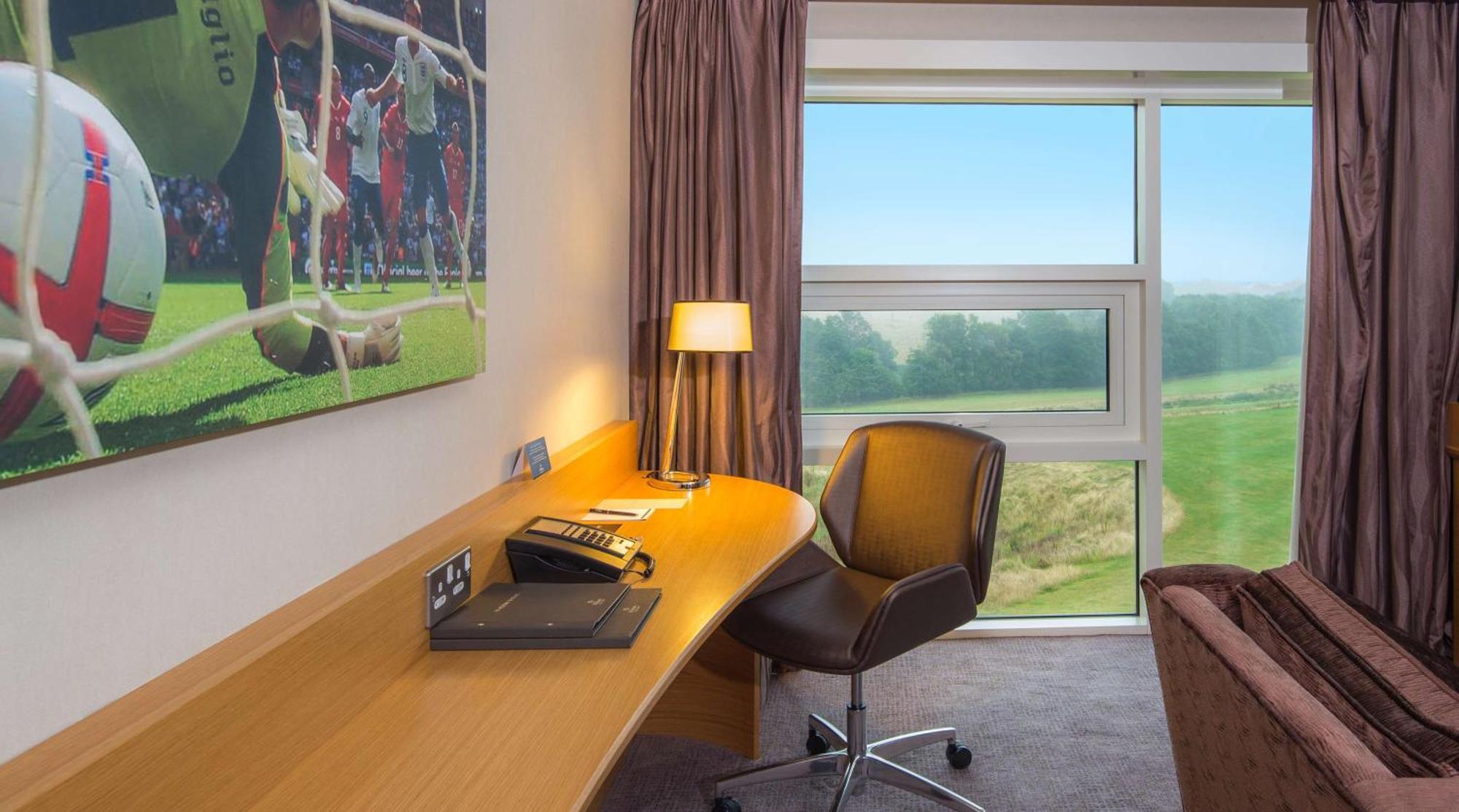 Hotel Hilton At St George'S Park Burton-upon-Trent Exterior foto