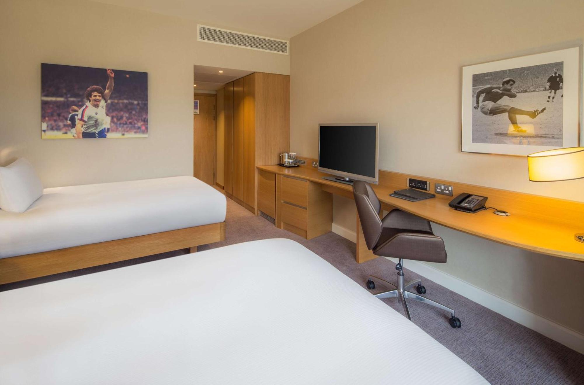 Hotel Hilton At St George'S Park Burton-upon-Trent Exterior foto