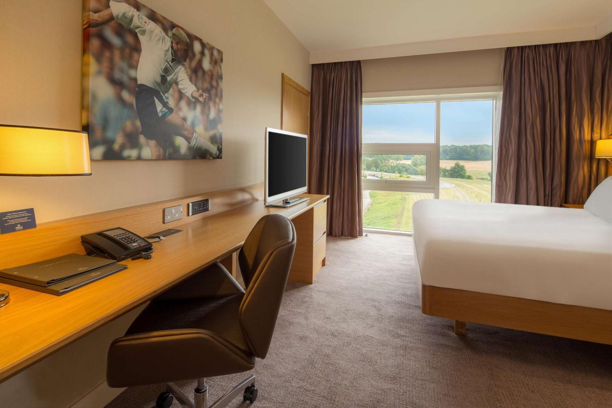 Hotel Hilton At St George'S Park Burton-upon-Trent Exterior foto