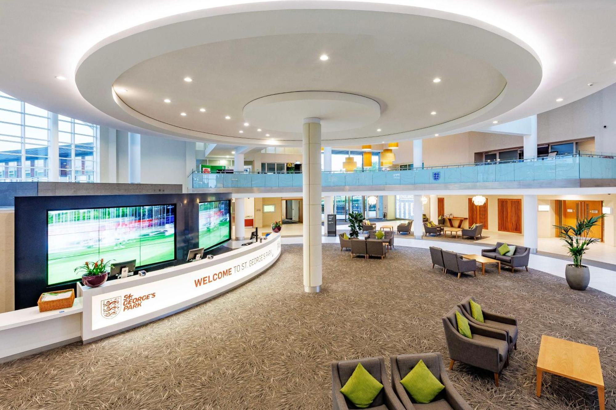 Hotel Hilton At St George'S Park Burton-upon-Trent Exterior foto