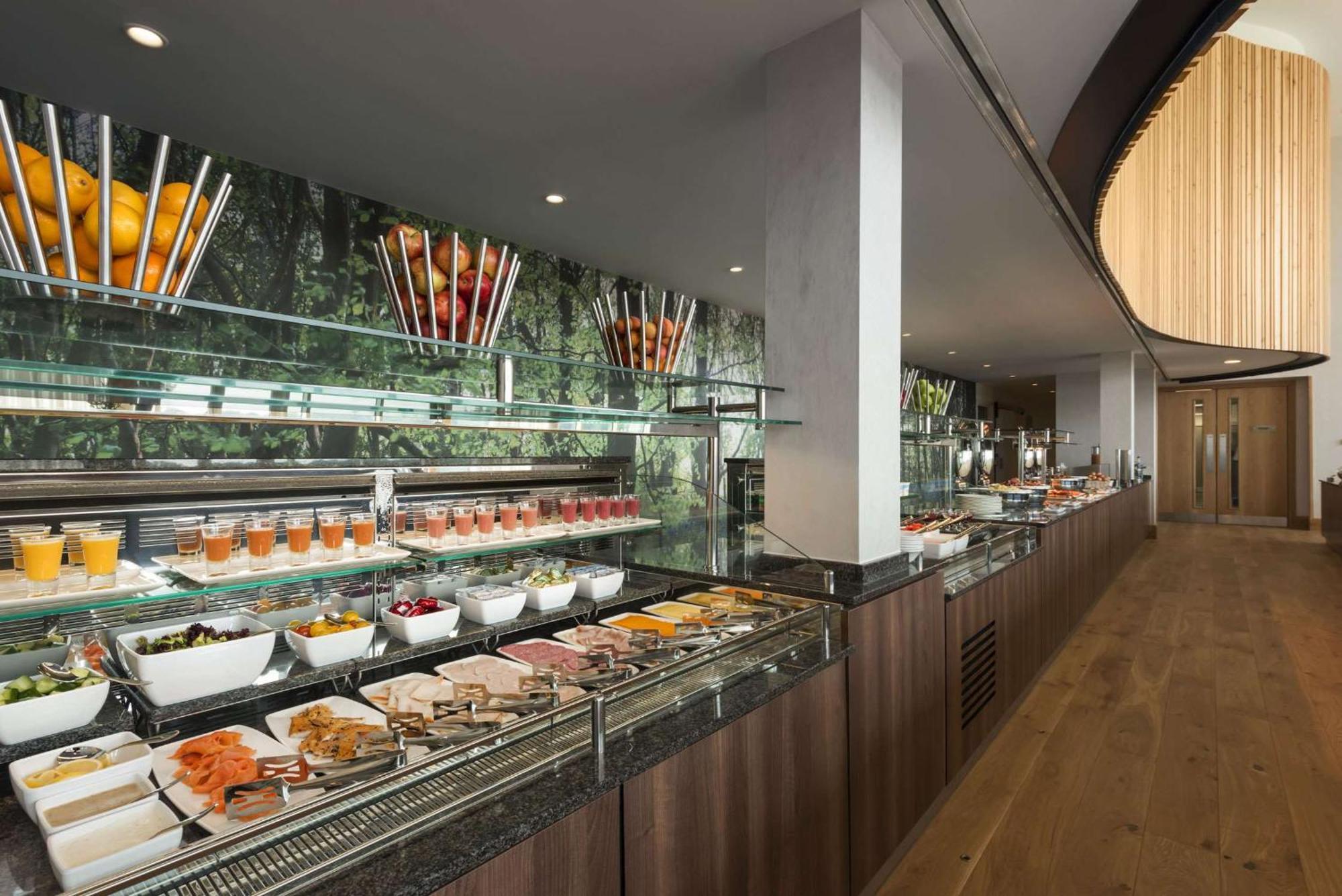 Hotel Hilton At St George'S Park Burton-upon-Trent Restaurante foto